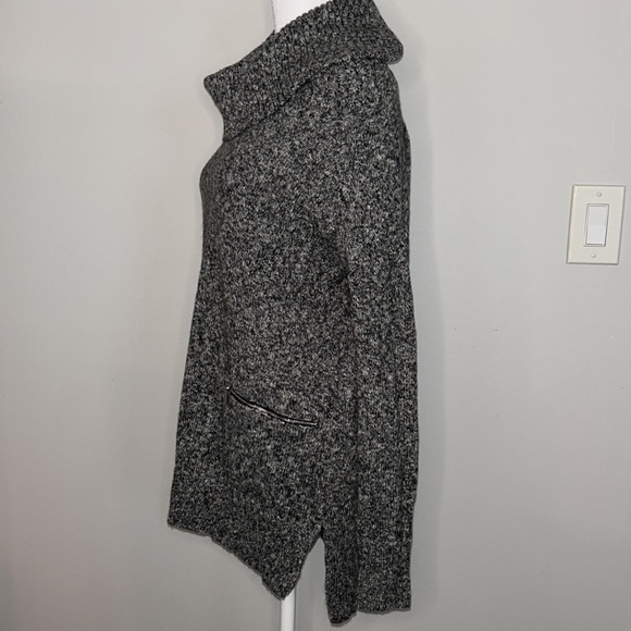 Gorgeous Cozy Cowlneck Sweater by Workshop Size XS - Picture 7 of 8